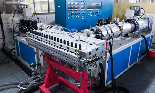 PVC木塑發(fā)泡板材生產(chǎn)線 PVC木塑發(fā)泡板材生產(chǎn)線