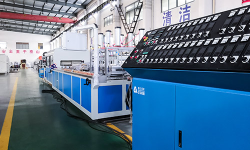 PVC木塑發(fā)泡板材生產(chǎn)線 PVC木塑發(fā)泡板材生產(chǎn)線